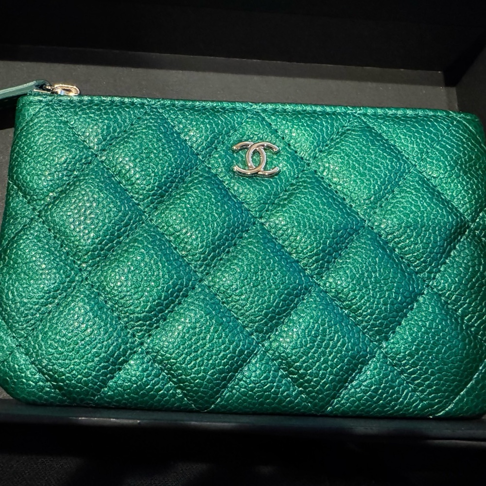 SOLD!!! Chanel 18s Emerald Green Quilted Caviar O Case